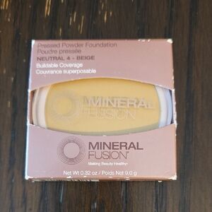 Mineral Fusion Pressed Powder Foundation - Neutral 4 Beige